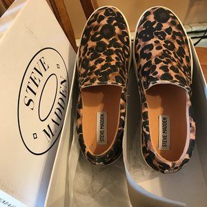 Steve Madden Gills Platform slip on sneaker Size 8